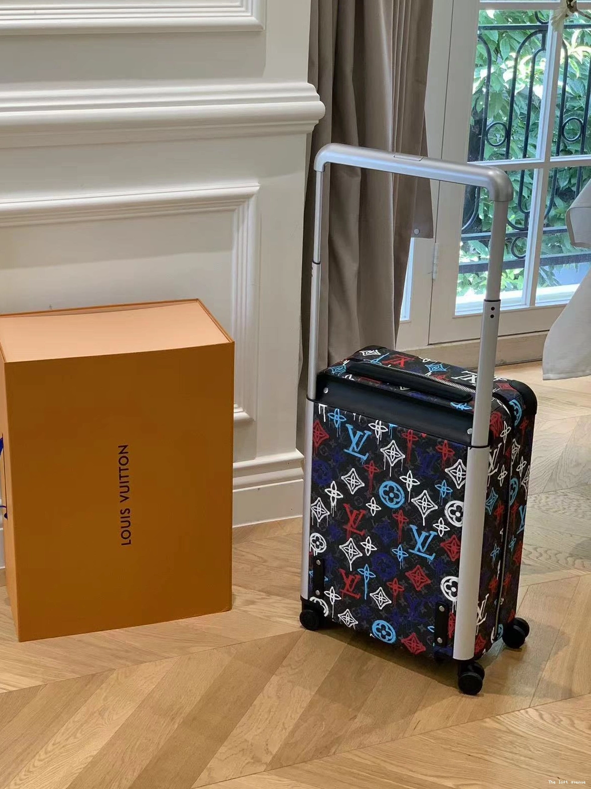 CUSTOM GRAFFITI HORIZON SUITCASE 55 CABIN 37L 0823